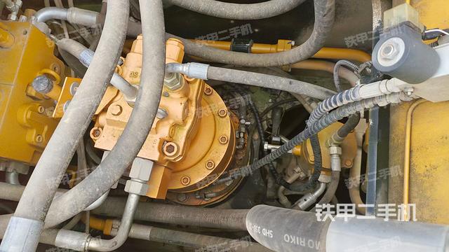 回转马达和主控阀（整机外观）