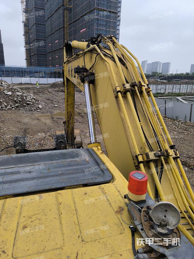 驾驶室顶部（整机外观）