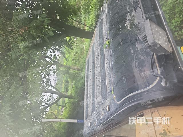 驾驶室顶部（整机外观）