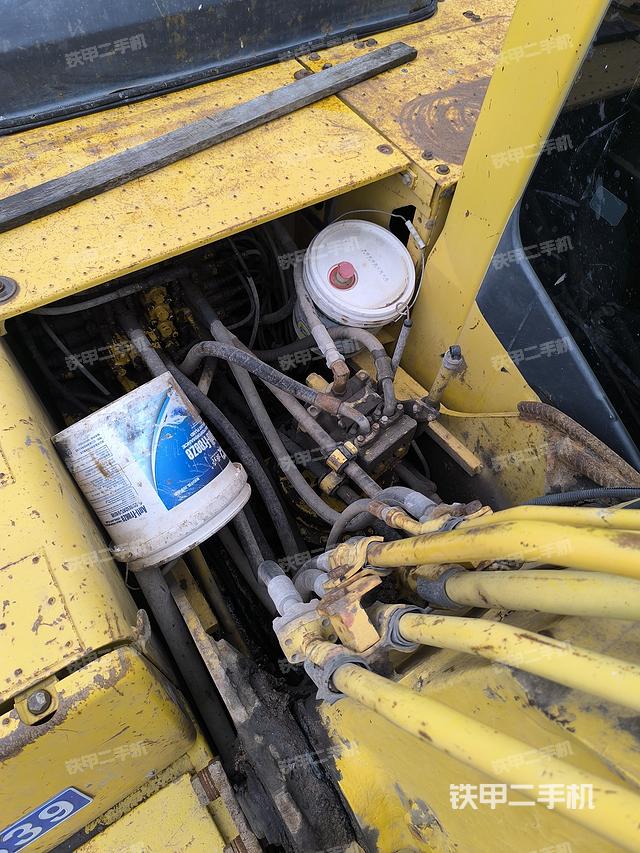 回转马达和主控阀（整机外观）