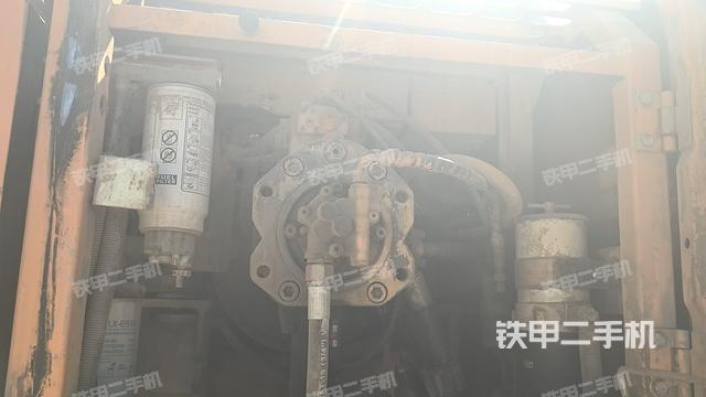 液压泵舱室正面整体（整机外观）