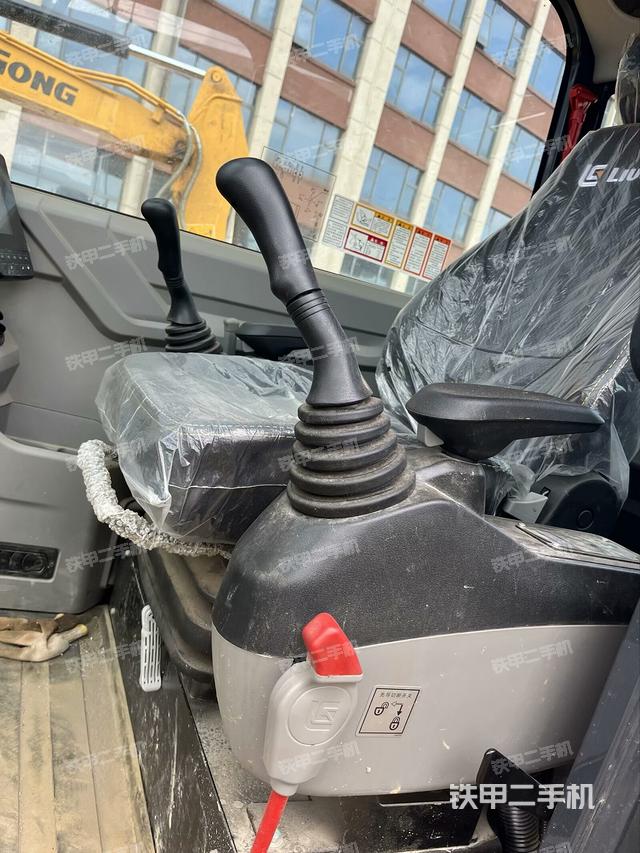 驾驶室整体（整机外观）