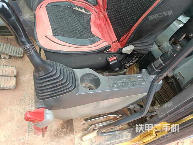 座椅左侧控制台/音响/含左手柄（驾驶室部分）