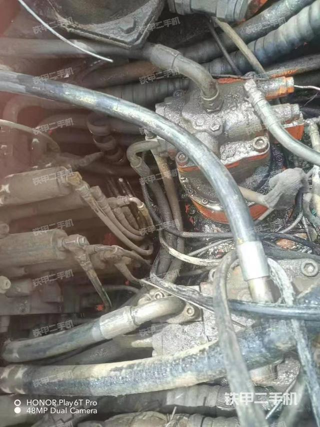 回转马达和主控阀（整机外观）