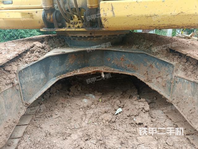 转盘和下车架正前（工作和回转装置）