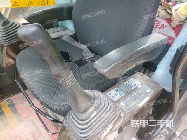 座椅左侧控制台/音响/含左手柄（驾驶室部分）