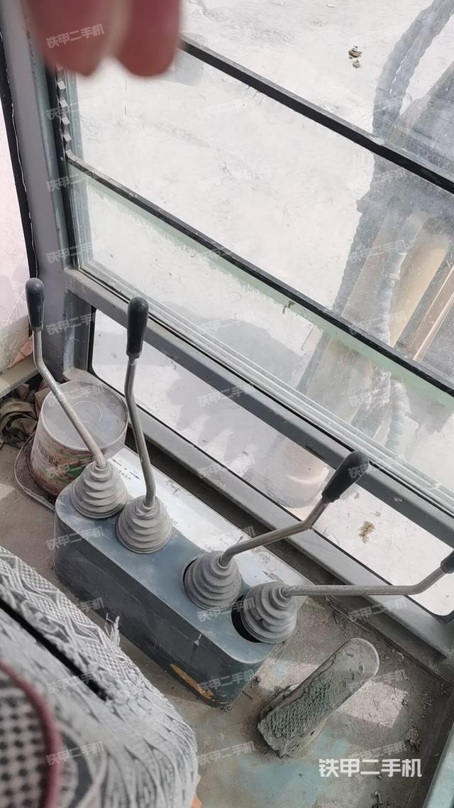 工作装置1（工作装置）