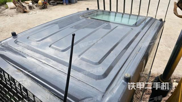 驾驶室顶部（整机外观）