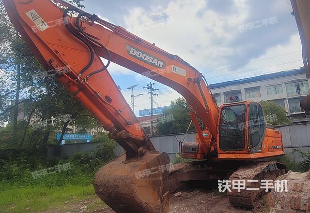 斗山DX260LC挖掘机