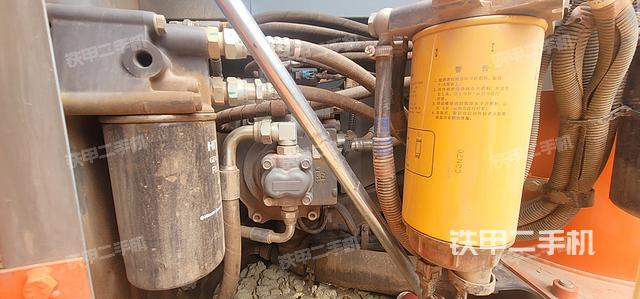 液压泵舱室正面整体（整机外观）