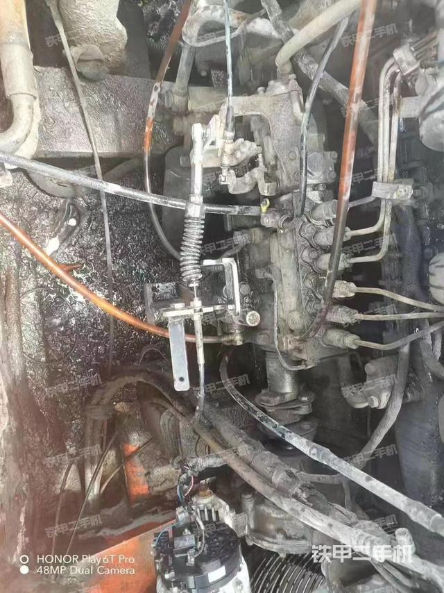 驾驶室顶部（整机外观）