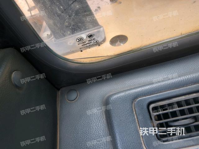 后窗玻璃角标（驾驶室部分）