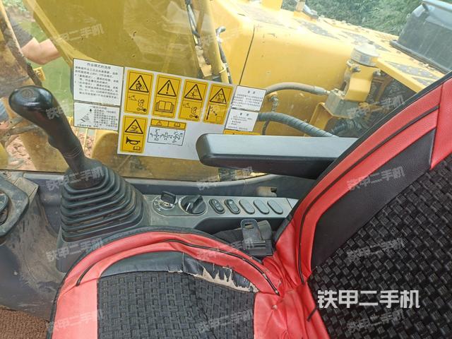 座椅右侧控制台/钥匙门/油门/含右手柄（驾驶室部分）