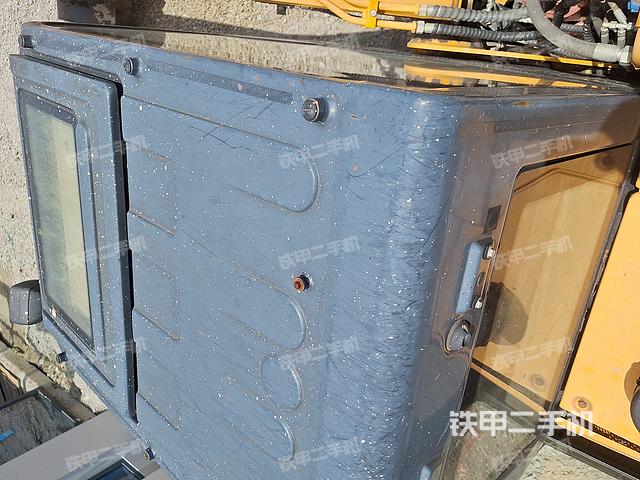 驾驶室顶部（整机外观）