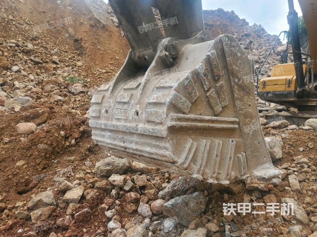 铲斗右后整体（工作和回转装置）