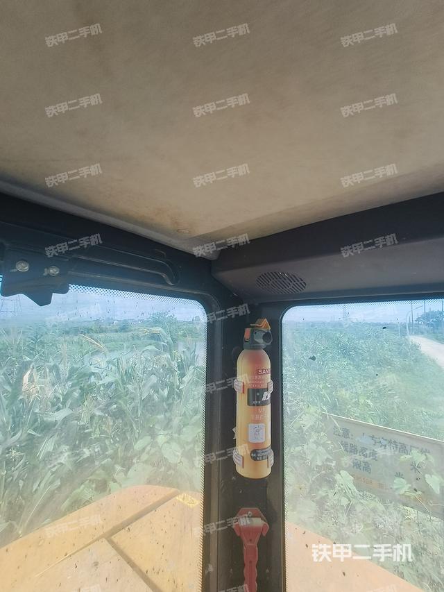 驾驶室顶部（整机外观）