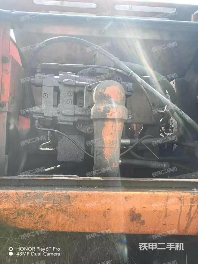 液压泵舱室正面整体（整机外观）