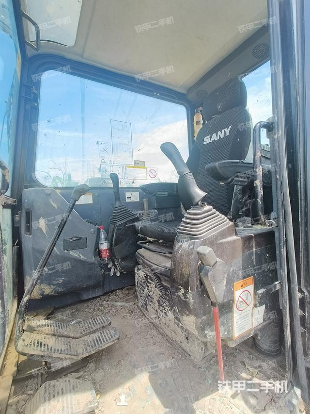 驾驶室整体（整机外观）