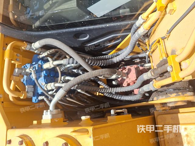 回转马达和主控阀（整机外观）