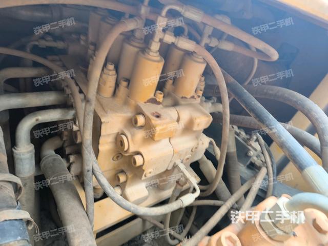 氣門室蓋螺絲特寫（上車部件）