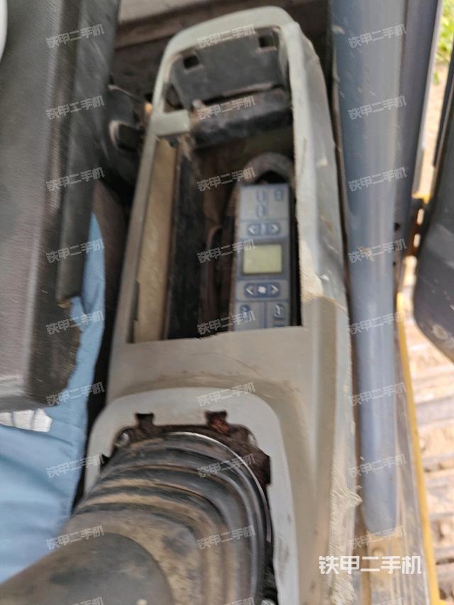 座椅左側(cè)控制臺(tái)/音響/含左手柄（駕駛室部分）