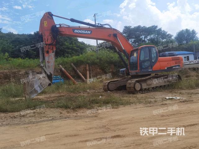 斗山DX300LC-9C挖掘機(jī)