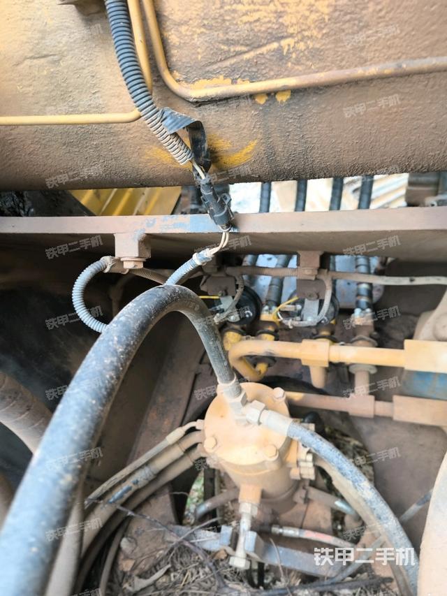 中央回轉接頭特寫（上車部件）