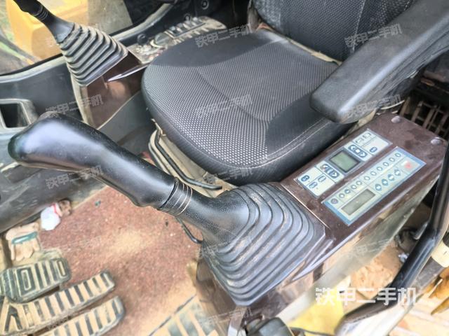 后窗玻璃角標（駕駛室部分）