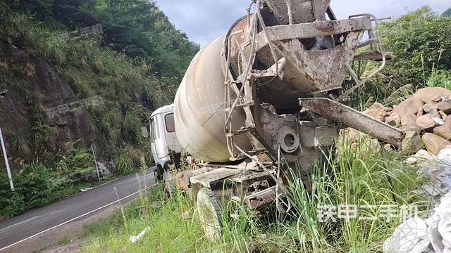 东风DFL5251GJBA1搅拌运输车