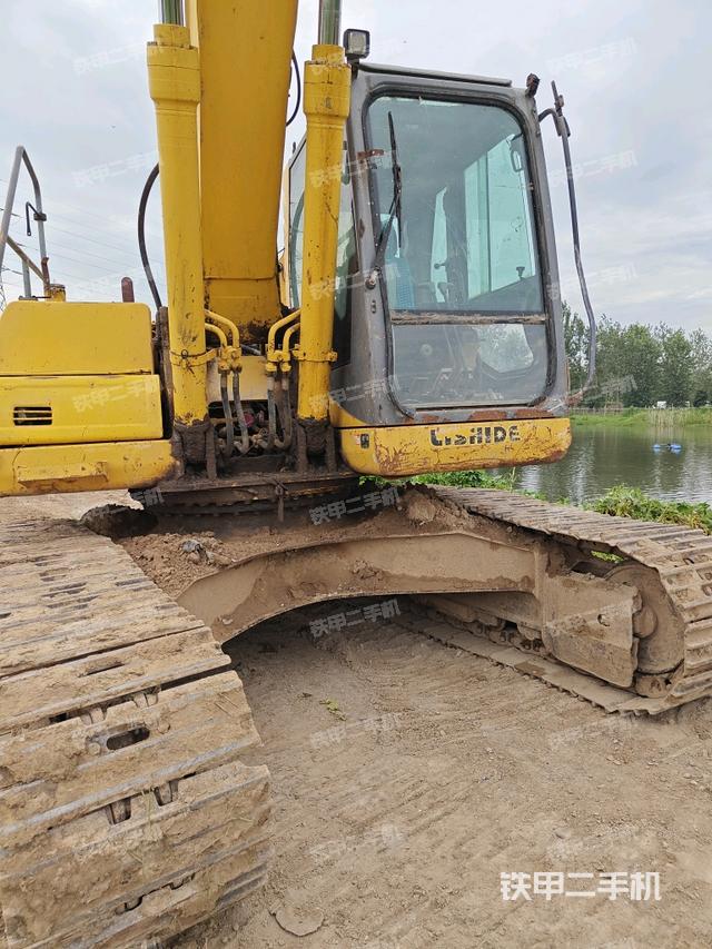 大臂油缸整體?豎拍（工作和回轉(zhuǎn)裝置）