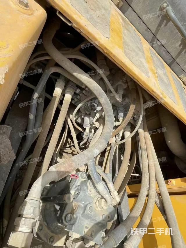 回转马达和主控阀（整机外观）