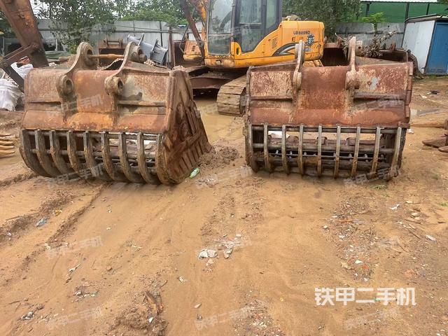 整机右侧（设备外观及核心部件）