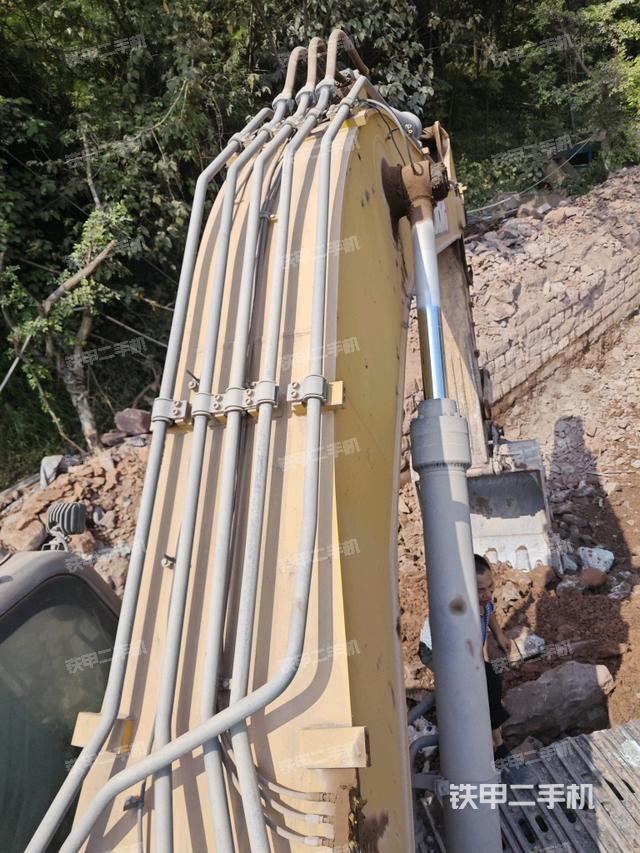 大臂背部俯视（工作和回转装置）