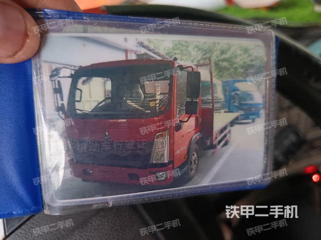 中国重汽4X2平板运输车