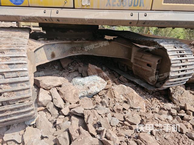 转盘和下车架正前（工作和回转装置）