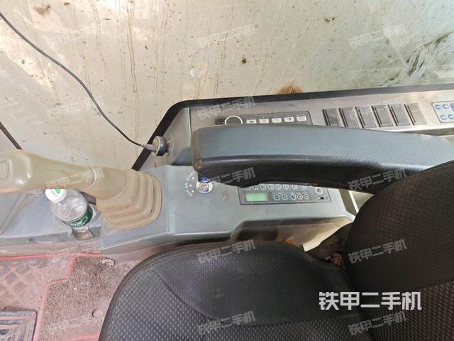 座椅右侧控制台/钥匙门/油门/含右手柄（驾驶室部分）