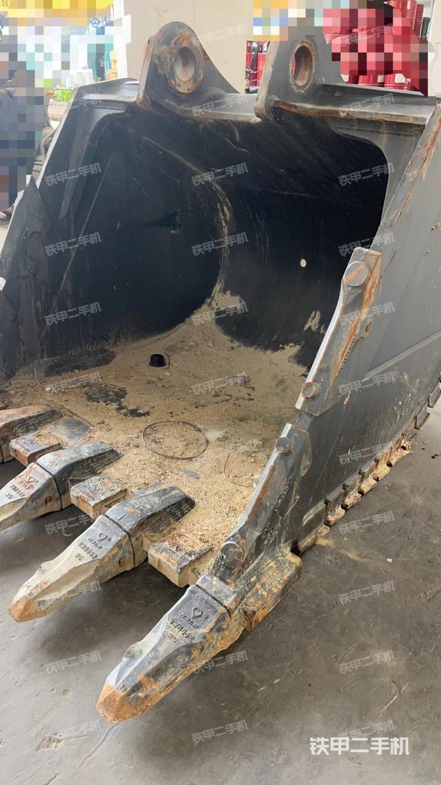 整机右侧（设备外观及核心部件）