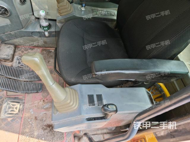 座椅左侧控制台/音响/含左手柄（驾驶室部分）