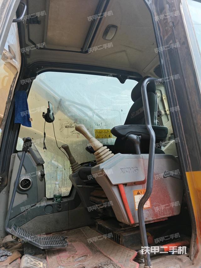 驾驶室左前45度（驾驶室部分）