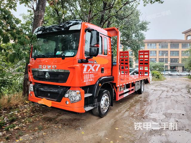 中国重汽4X2平板运输车