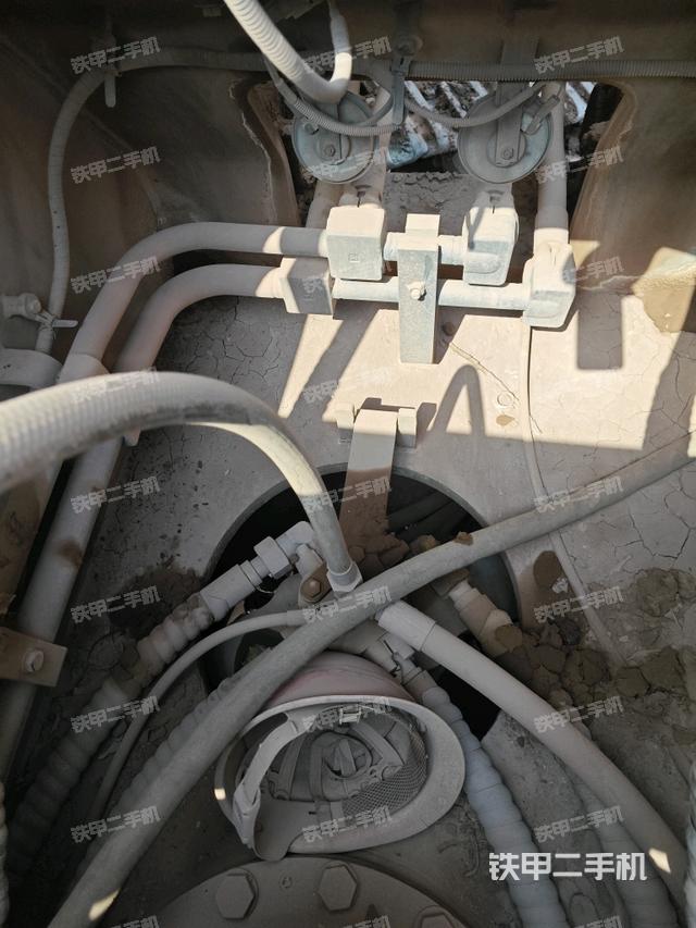 中央回转接头特写（上车部件）