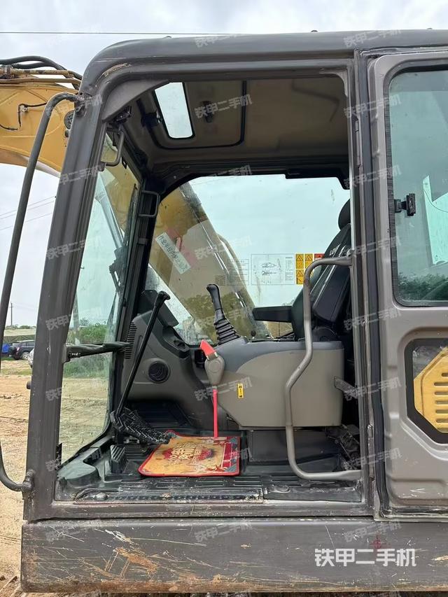 座椅右侧控制台/钥匙门/油门/含右手柄（驾驶室部分）