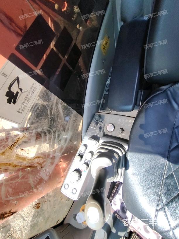 座椅右侧控制台/钥匙门/油门/含右手柄（驾驶室部分）