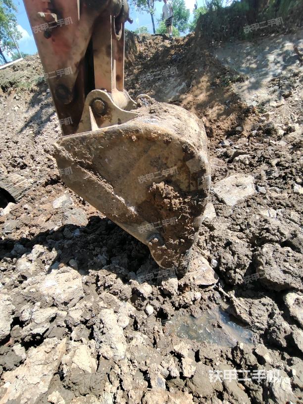 铲斗右后整体（工作和回转装置）