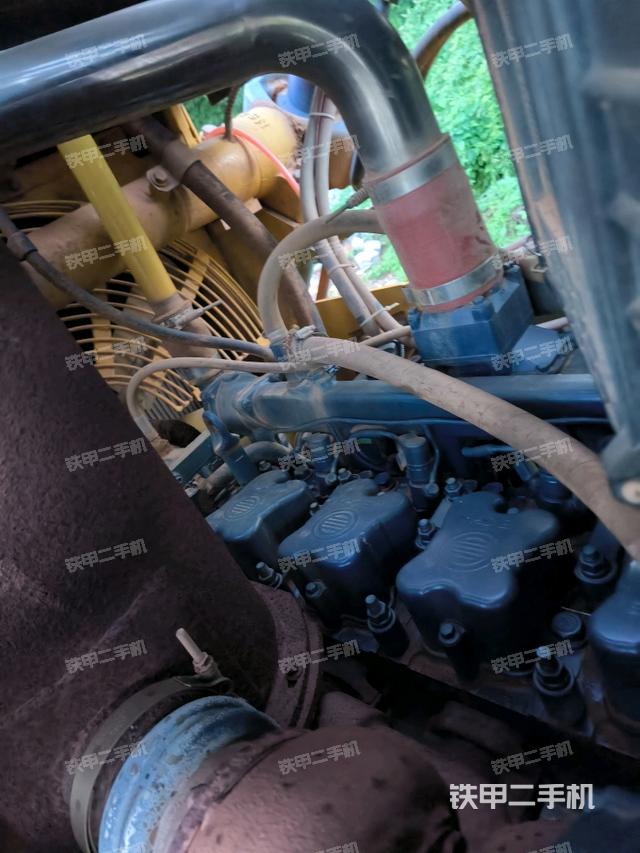 發(fā)動機(jī)左側(cè)全景（推土機(jī)發(fā)動機(jī)艙）