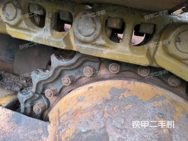 左側(cè)履帶全景（推土機(jī)底盤及工作裝置）