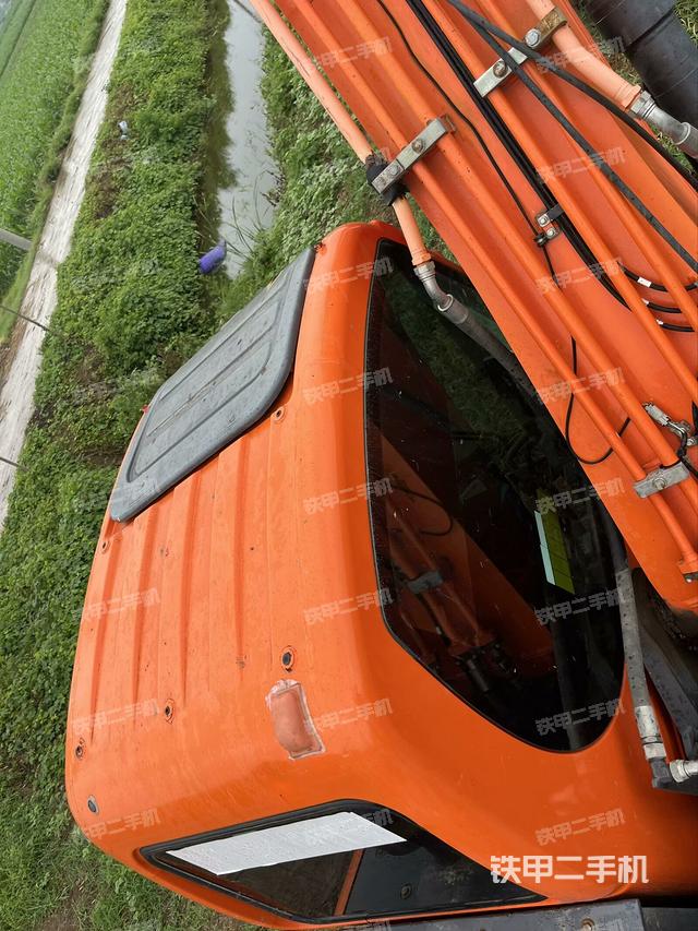 驾驶室顶部（整机外观）