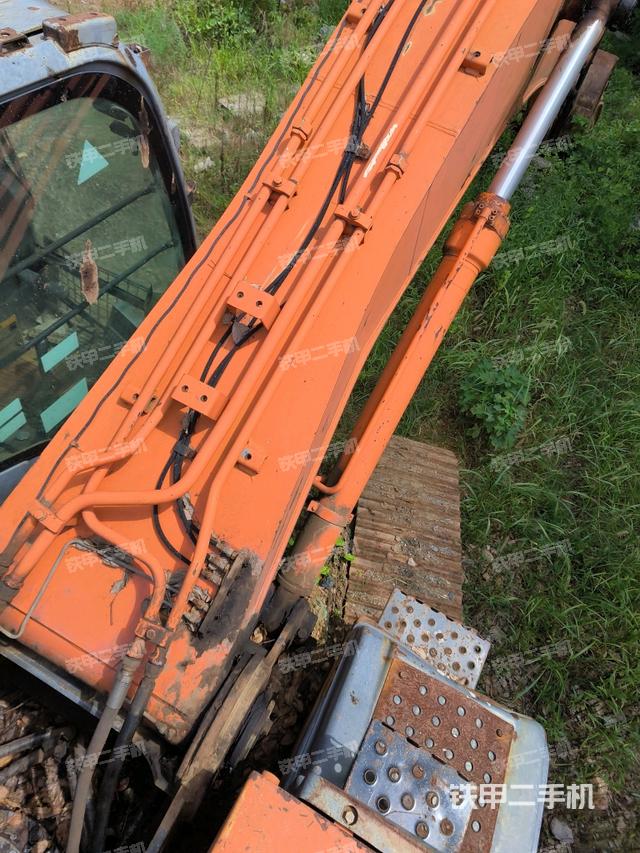 大臂整体 右侧(工作和回转装置) 大臂整体 右侧(工作和回转装置)