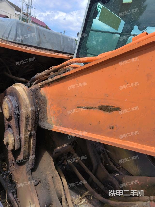 大臂油缸整体 竖拍(工作和回转装置) 大臂油缸整体 竖拍(工作和回转装置)