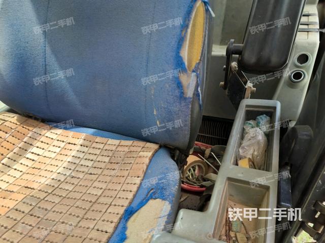 座椅左侧控制台/音响/含左手柄(驾驶室部分) 座椅左侧控制台/音响/含左手柄(驾驶室部分)